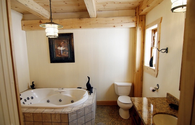 Какие потолки выбрать для ванной комнаты?